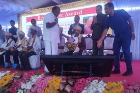 गेंदा की खेती से चमकी किस्मत,राष्ट्रीय सम्मान से नवाजे गए लैलूंगा के किसान विद्याधर पटेल