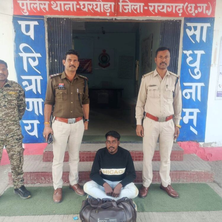 घरघोड़ा पुलिस ने एनडीपीएस कार्रवाई में प्रतिबंधित सीरप बेचने वाले युवक को किया गिरफ्तार