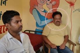 रिश्वतखोरी का अनोखा मामला!घूसखोर पटवारी को दबोचने घर पहुंची लोकायुक्त, 5 हजार रिश्वत की रकम चबाकर खा गए पिता