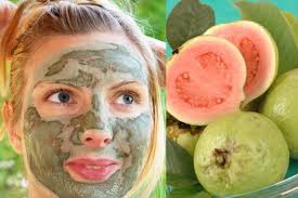 चेहरे को ग्लोइंग बनाने के लिए ऐसे करें अमरूद का इस्तेमाल 