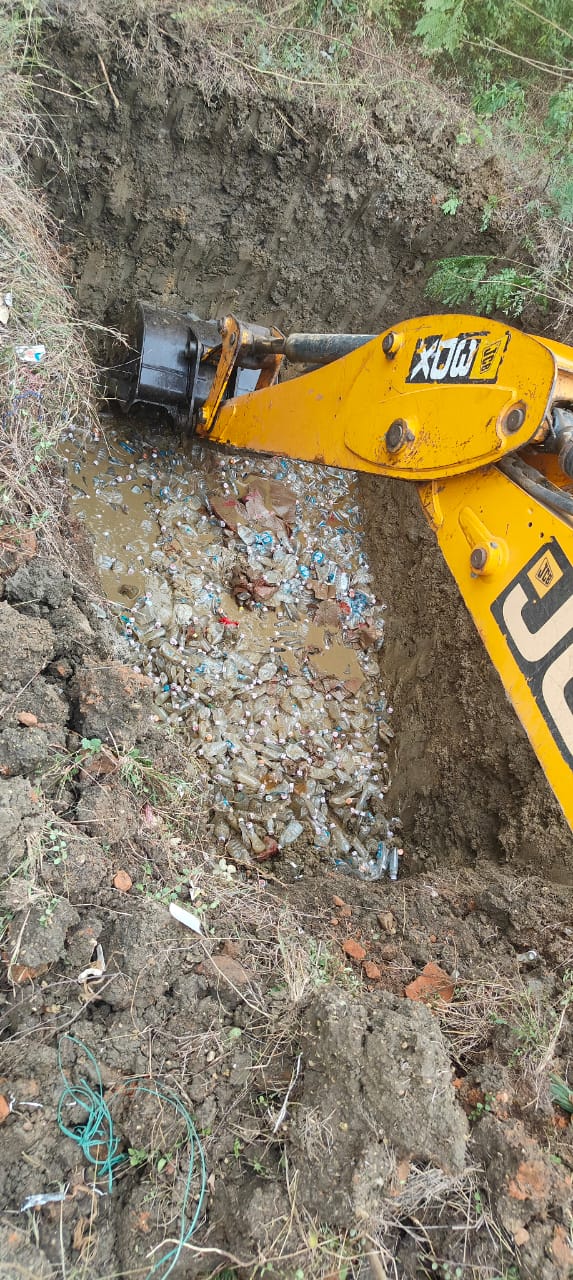  सालों से जप्त अवैध शराब का जखीरा नष्ट 
