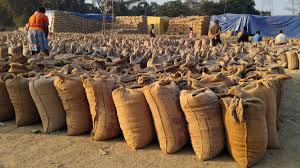  धान उठाव में अनियमितता पर प्रशासन की कार्रवाई