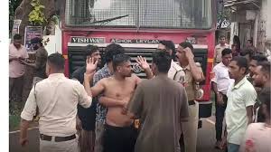  घरेलू विवाद के चलते युवक ने पेट्रोल फैलाकर दी आत्मदाह की धमकी,हाई-वोल्टेज ड्रामा