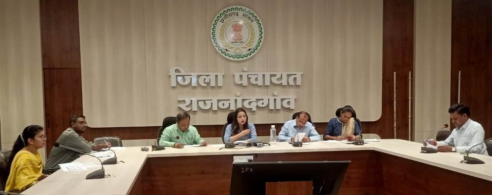 जिला पंचायत सीईओ ने ली अधिकारियों की बैठक,जल संरक्षण का कार्य युद्ध स्तर पर करने के दिए निर्देश