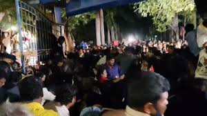 तिरूपति के विष्णु निवासम में भगदड़ से हड़कंप,6 श्रद्धालुओं की मौत, 40 घायल 