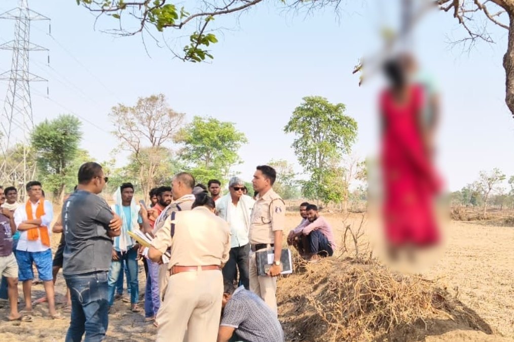  बालोद में सनसनी: एक ही पेड़ पर युवक और महिला के शव मिलने से हड़कंप
