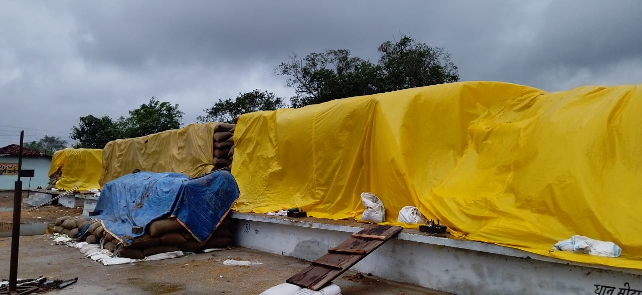 धान भीगा तो जिम्मेदारी केंद्र प्रभारी की : कलेक्टर दीपक सोनी 