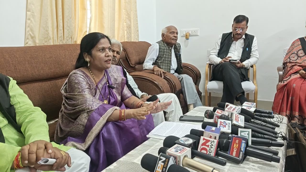 138 नौकरियों के बदले 20 हजार किसानों की बलि? यशोदा वर्मा बोलीं—किसानों के साथ हर लड़ाई लडूंगी