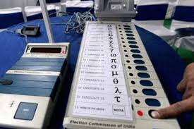 मतदान के दौरान ईवीएम की फोटो वीडियो खींचकर सोशल मीडिया में वायरल करने वाले मनीष सिंह पर दर्ज हुई एफआईआर