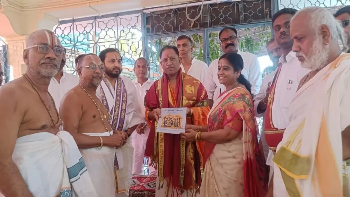 बीजेपी की संकल्प यात्रा : सीएम विष्णुदेव साय  बोले- बीजेपी ने किया देश का विकास, गिनाये कांग्रेस के घोटाले, मांगा समर्थन..