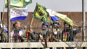 शंभू बॉर्डर पर सुरक्षा बलों ने किसानों को रोका, दागे गए आंसू गैस के गोले