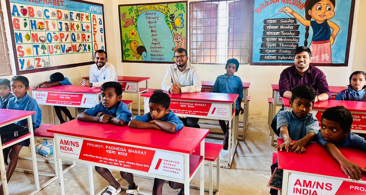 दूरस्थ गांव में शिक्षा का उत्साह , कुचारास स्कूल में कलेक्टर-सीईओ बने स्टूडेंट