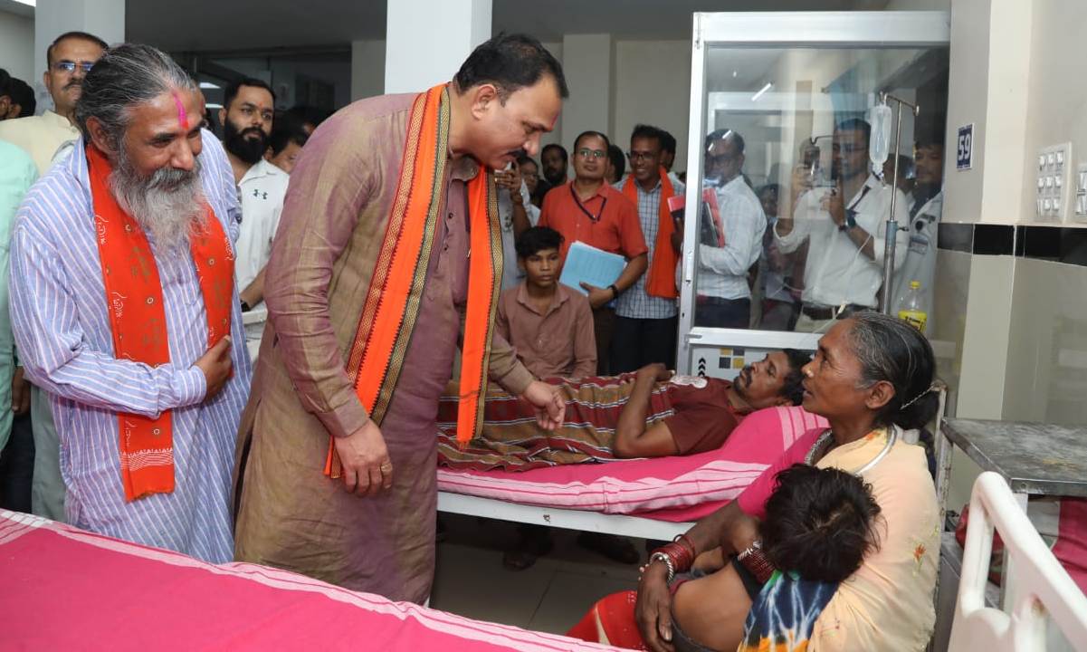 स्वास्थ्य मंत्री जायसवाल एमसीएच अलबेलापारा व शासकीय कोमलदेव अस्पताल का किया औचक निरीक्षण