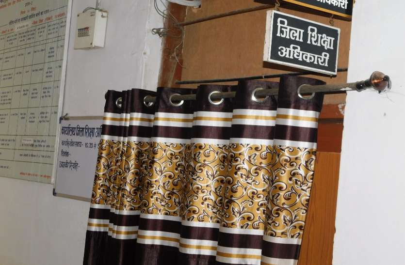 नेपाल यात्रा में गए कर्मचारियों को मिला मलाईदार पद