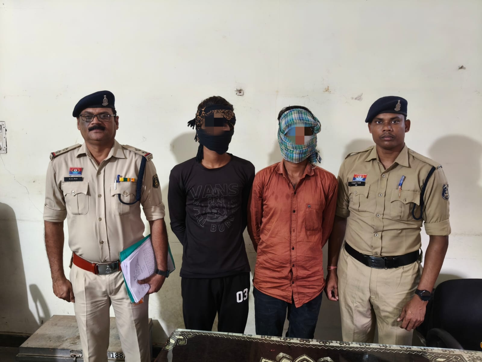 खैरागढ़: महिला से छेड़छाड़ मामले में दो आरोपी गिरफ्तार, न्यायिक हिरासत में भेजे गए