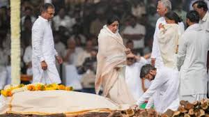 अजित पवार के निधन के बाद पत्नी सुनेत्रा पवार होंगी महाराष्ट्र की नई डिप्टी सीएम, कल लेंगी शपथ