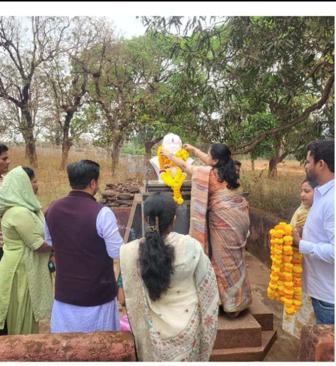 किरंदुल में गूंजा श्रद्धा का स्वर: स्व. छन्नू राम सोढ़ी की पुण्यतिथि पर उमड़ा जनसैलाब