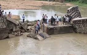 नदी में तैरती मिली युवक की लाश, इलाके में मचा हड़कंप, जांच में जुटी पुलिस