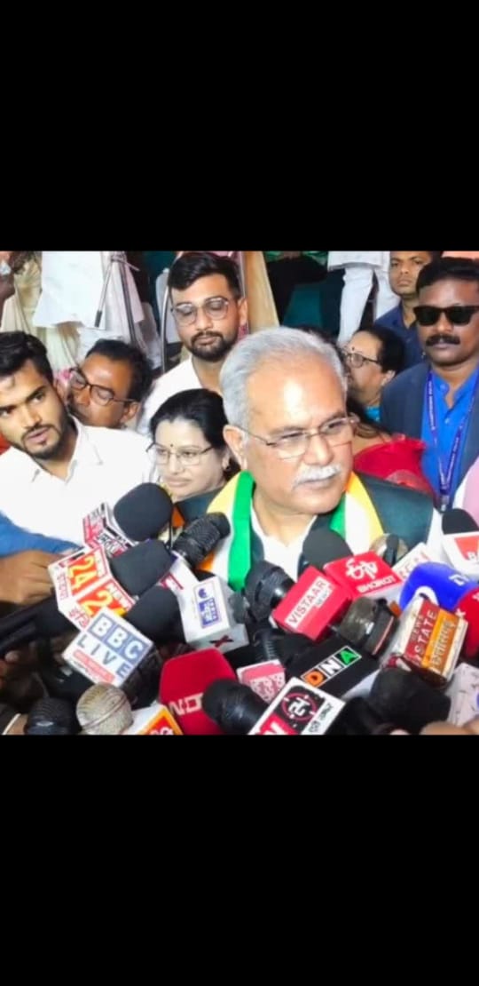 छत्तीसगढ़ में EOW और एसीबी की रेड पर राजनीति, भूपेश बघेल का बीजेपी सरकार पर हमला