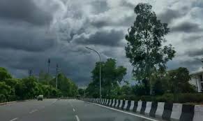 Cg Weather : छत्तीसगढ़ में ठंड के दौर के बीच अब बारिश,चार दिनों के बाद बढ़ेगी ठंड