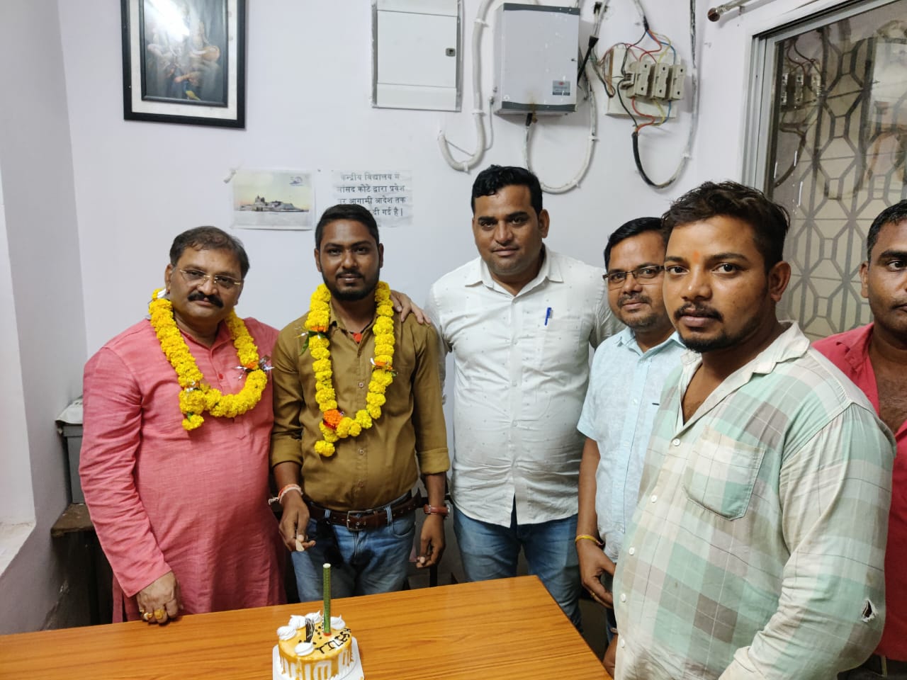 तिलेश्वर ने सांसद पाण्डेय के साथ मनाया जन्मदिन, डॉ रमन सिंह ने फोन से दी बधाई