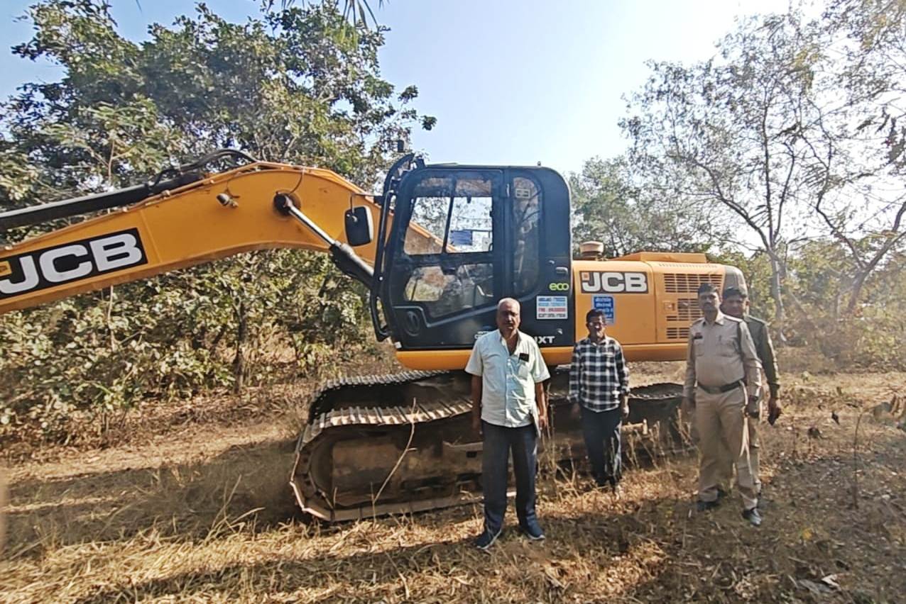 अवैध रेत उत्खनन पर बड़ी कार्रवाई,02 चैन माउंटेन मशीन एवं 03 ट्रैक्टर जब्त