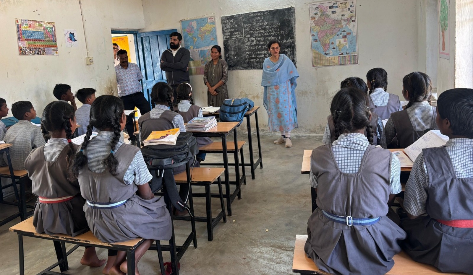 भरी दोपहरी गांवों में पहुंचीं कलेक्टर, स्कूल-आंगनवाड़ी का किया औचक निरीक्षण