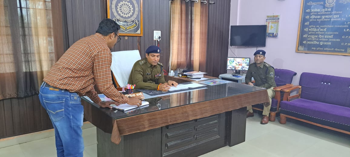 एसपी ने थाना डोंगरगढ़ एवं ओपी मोहारा का किया वार्षिक निरीक्षण, जवानों की सुनी समस्याए 
