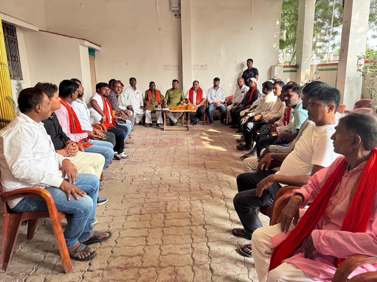 मंत्री राजेश अग्रवाल ने बिहार पातेपुर 130 विधा़नसभा क्षेत्र प्रत्याशी लेखेंद्र पासवान से मुलाकात कर अग्रिम बधाई दी 
