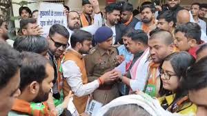 न्यायधानी में सीएम साय की तस्वीर से अभद्रता,भाजयुमो ने किया थाने का घेराव, कांग्रेसियों पर FIR दर्ज