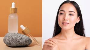 सर्दी आते ही त्वचा हो गई है ड्राई? ये फेस सीरम आपकी स्किन के लिए किसी वरदान से कम नहीं