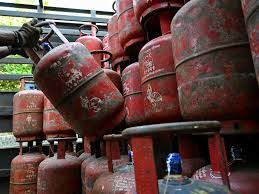 एलपीजी संकट से राहत की ओर बढ़ा देश, कमर्शियल सिलिंडर की आपूर्ति शुरू 