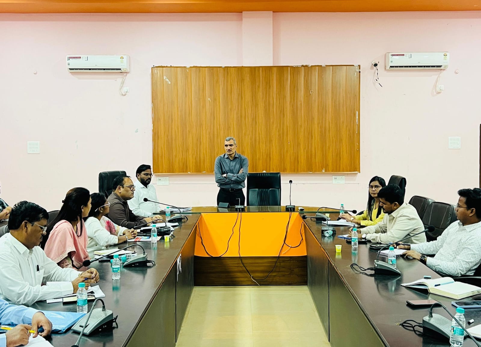 धान खरीदी व्यवस्था को लेकर कलेक्टर श्री रणबीर शर्मा ने दिए सख्त निर्देश