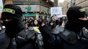 ईरान में मानवाधिकारों का घोर उल्लंघन, अस्पतालों में इलाज करा रहे प्रदर्शनकारियों को पकड़ रही पुलिस