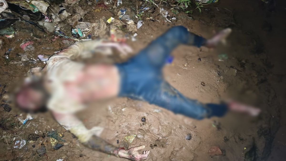 सूखे नदी में मिला अज्ञात युवक का शव, हत्या कर लाश फेंकने की आशंका