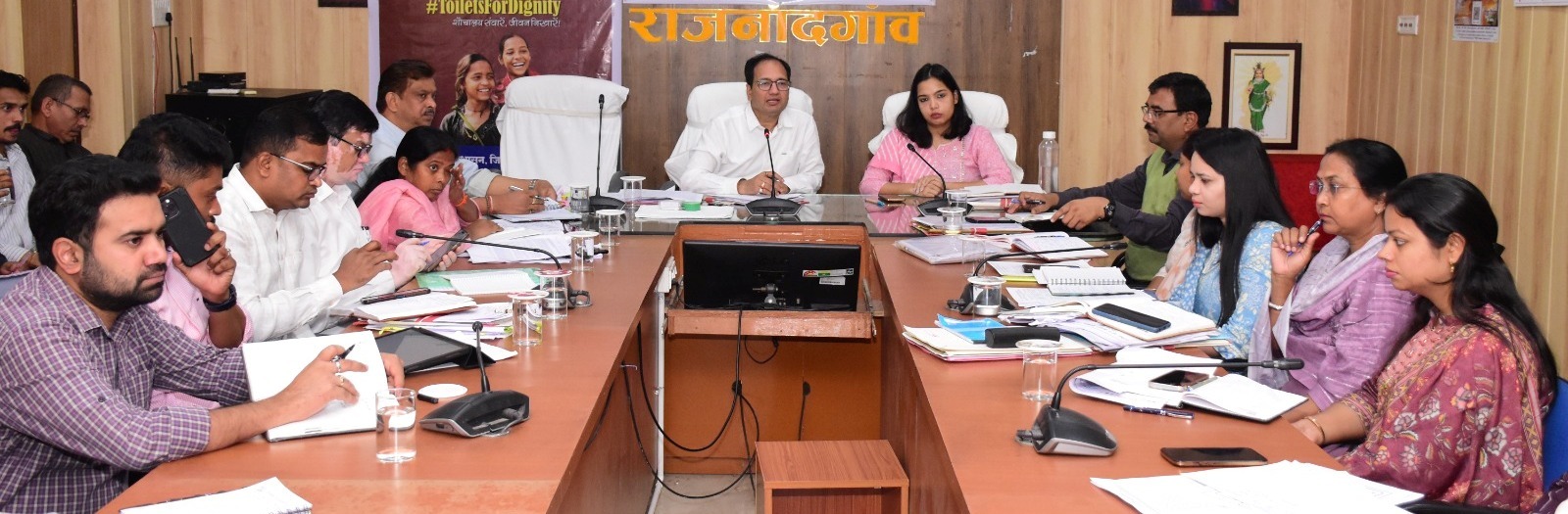 प्रधानमंत्री आवास योजना अंतर्गत स्वीकृत सभी आवास का निर्माण निर्धारित समय में यथाशीघ्र पूर्ण करें  :कलेक्टर
