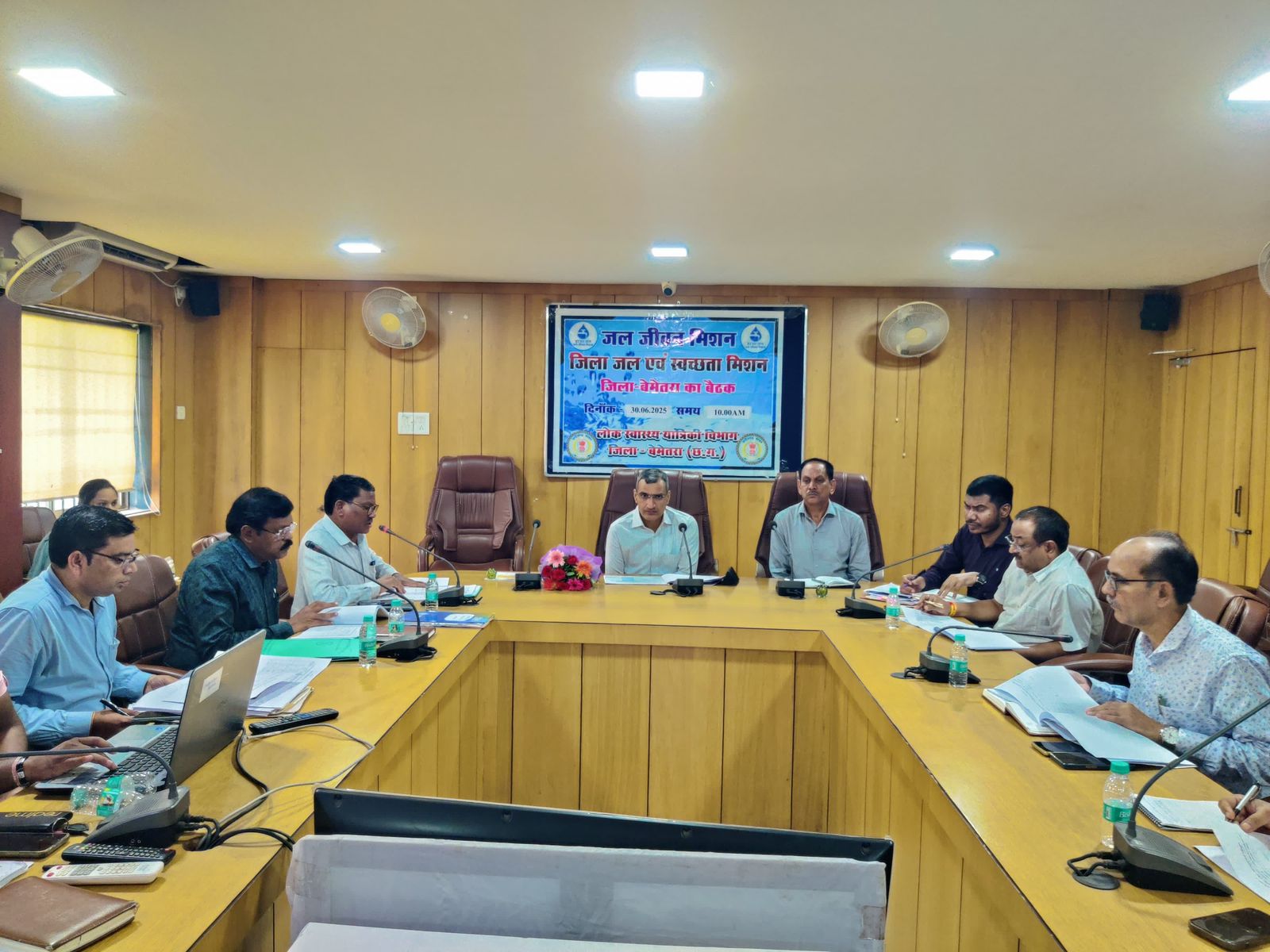 जिले में जल जीवन मिशन की समीक्षा बैठक संपन्न,कार्यों की गुणवत्ता और समयसीमा पर कलेक्टर सख्त