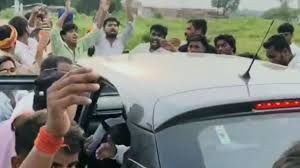 कुलपति ने कार से छात्रों को कुचला