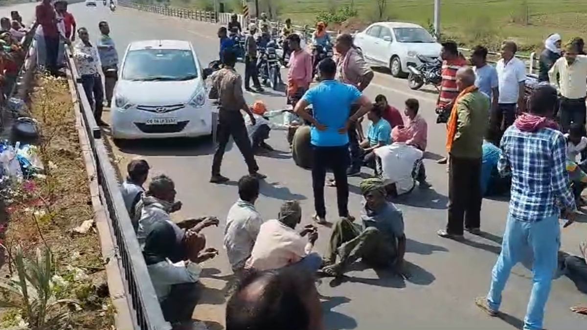 हाइवा की चपेट में आने से मजदूर की मौत, परिजनों ने किया चक्का जाम