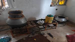 अटल आवास में चल रहा था कच्ची शराब बनाने काम,ऐसे हुआ खुलासा 