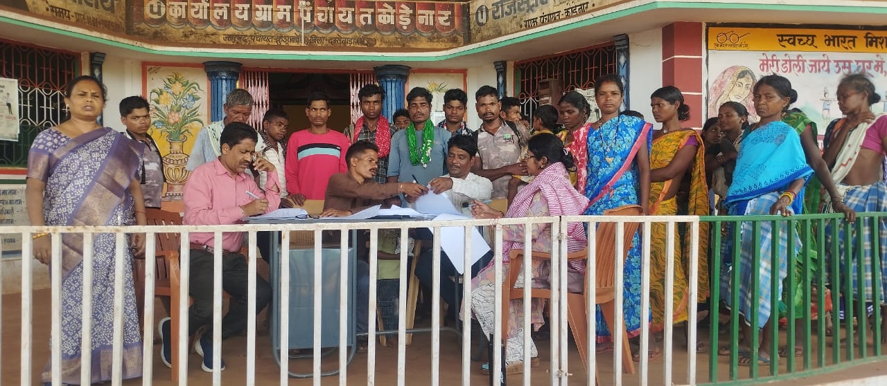 ग्राम पंचायत कोड़ेनार में बस्तर मुन्ने शिविर का हुआ आयोजन,लावा के ग्रामीणों ने किया आवेदन