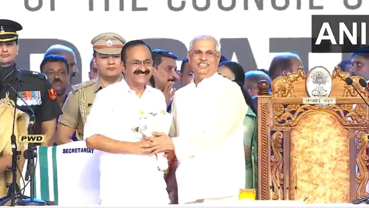 Kerala New CM: वीडी सतीशन बने मुख्यमंत्री, शपथ समारोह में जुटे कांग्रेस के दिग्गज
