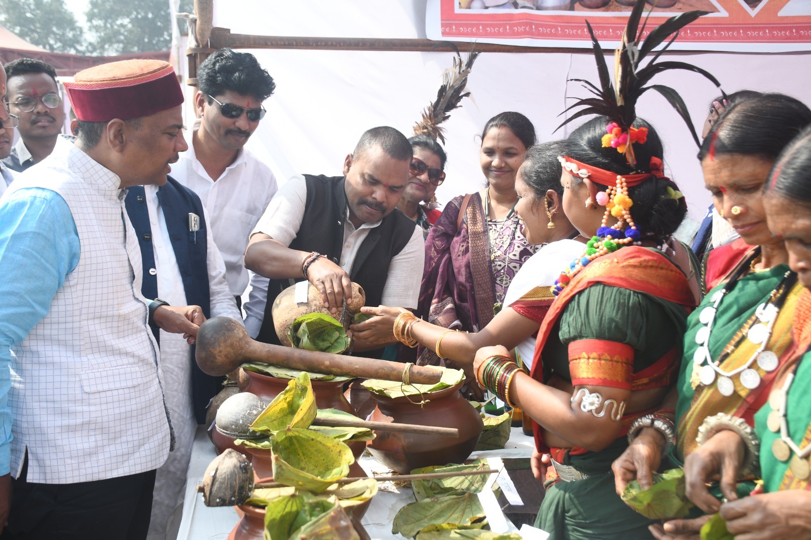 दंतेवाड़ा में जनजातीय गौरव और परंपरा का पर्व बस्तर पंडुम का हुआ शुभारंभ