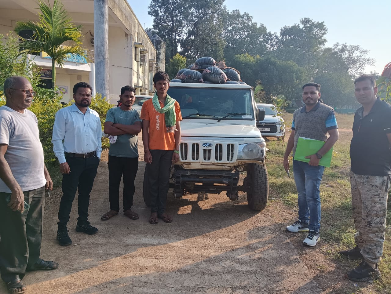 धान के अवैध परिवहन पर बड़ी कार्रवाई,महाराष्ट्र से चिल्हाटी से लाया जा रहा 309 क्विंटल धान और दो वाहन जप्त
