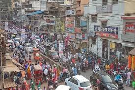 निगम के अधिकारी और दुकानदार की साजिश से राजधानी के मुख्य मार्ग पर राहगीरों का चलना हुआ दूभर