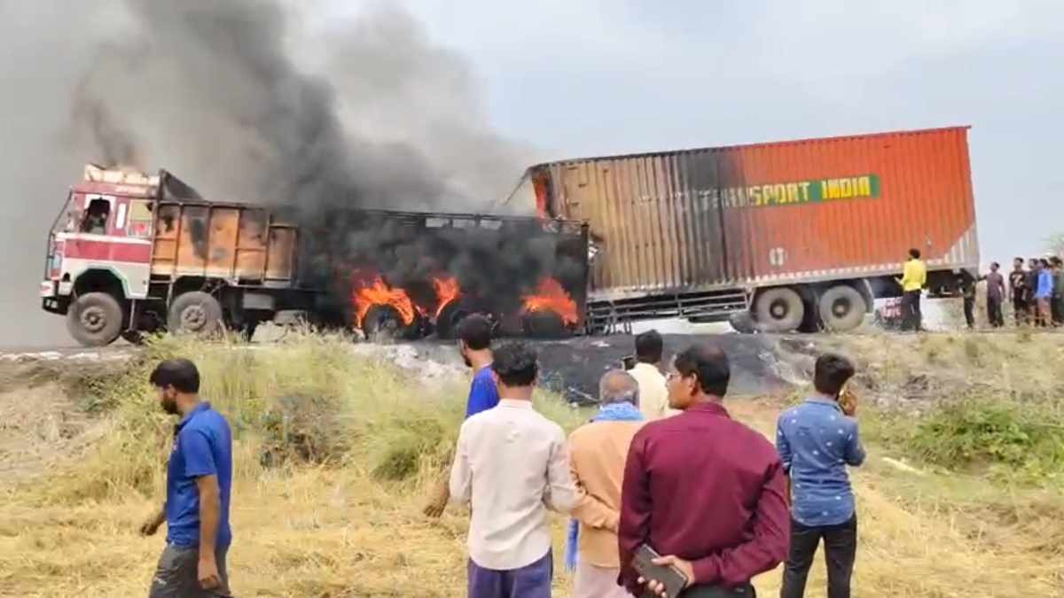 भीषण हादसा : तेज रफ्तार कंटेनर ने ट्रक को मारी ठोकर, वाहनों में लगी आग, एक ड्राइवर गंभीर और दूसरा फरार