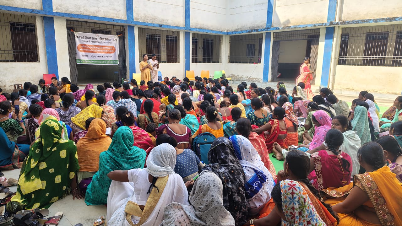 प्रधानमंत्री आदर्श ग्राम योजना अंतर्गत स्व-सहायता समूह की महिलाओं के लिए आजीविका प्रशिक्षण शुरू
