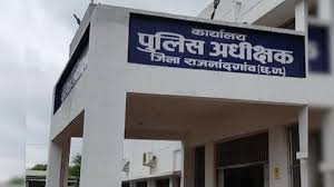  राजनांदगाव जिले में पुलिस आरक्षक ने शराब पीकर खूब ड्रामा किया,एसपी ने ऐसे सिखाया सबक