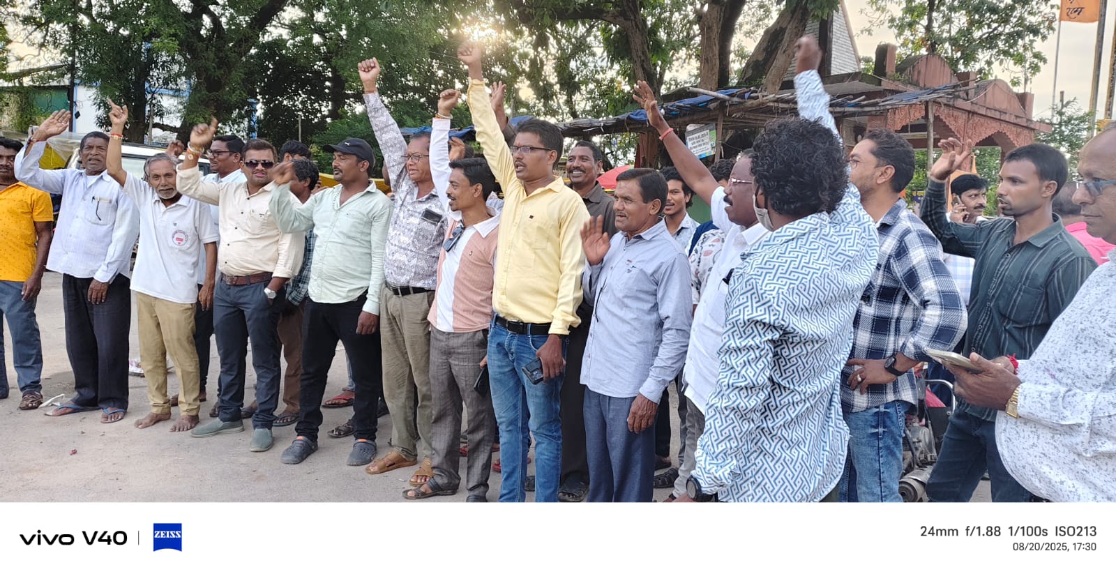 गजेन्द्र यादव के मंत्री बनने पर सर्व यादव समाज सिहावा क्षेत्र द्वारा आतिशबाज़ी कर खुशियां मनाई गई