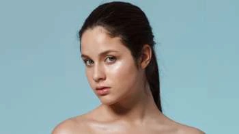 बार-बार चेहरा धोने के बाद भी तेलीय त्वचा? ये घरेलू उपाय आएंगे काम